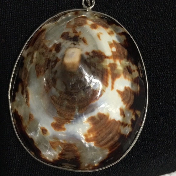 Brown and cream pendant - Picture 5 of 9